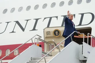 Biely dom naznačil, že CNN sa najbližšie nedostane na palubu Air Force One.