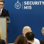 Britská kontrarozviedka MI5 varovala vedcov pred rizikami