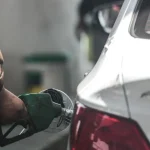 Česká vláda opäť zasiahne do cien palív a zavedie mimoriadnu daň