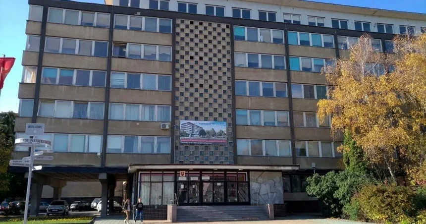 Čo bude so sídlom Okresného úradu v Lučenci? Ministerstvo hľadá s mestom riešenia