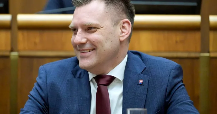 Danko hrozí rebéliou, kluby riešia taktiku a opozícia sa hlási