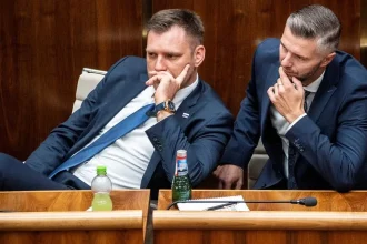 Danko odmieta tvrdenia, že by SNS porušila zákon