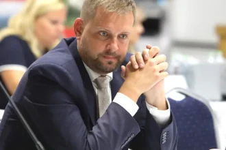 Dočasne nemá štátneho tajomníka. Aké možnosti má minister pri dlhodobej PN?