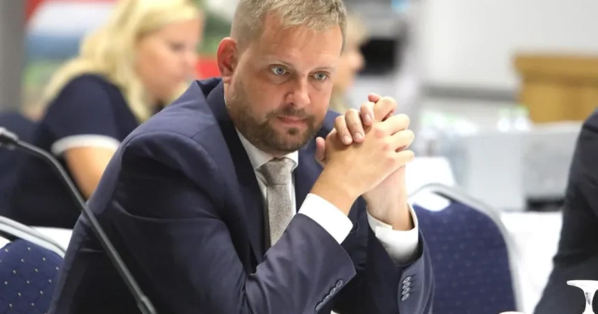 Dočasne nemá štátneho tajomníka. Aké možnosti má minister pri dlhodobej PN?