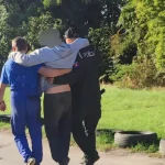 Dôchodca skončil v potoku, keď chcel zachrániť ježka