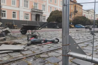 Dolná brána: Bežci a diváci sa obávajú staveniska v cieli maratónu