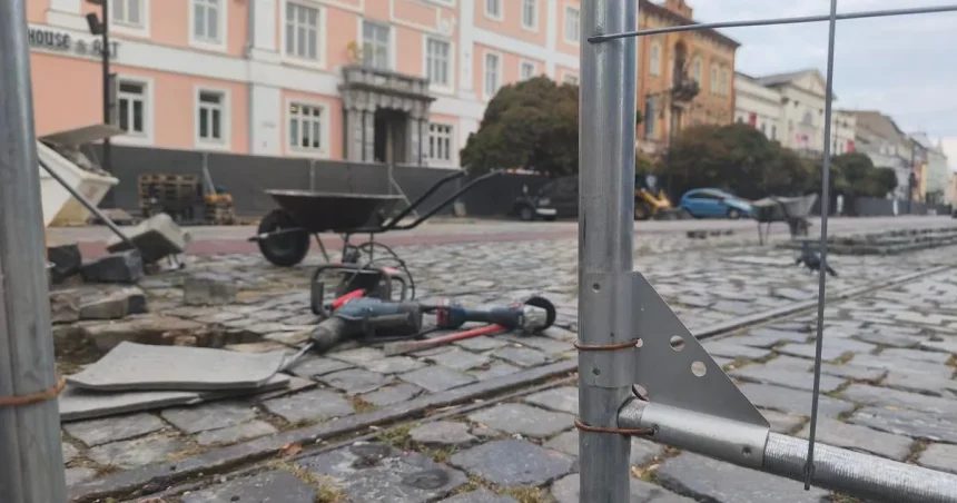 Dolná brána: Bežci a diváci sa obávajú staveniska v cieli maratónu