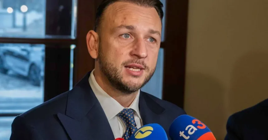 Dopyt po kamerách v školách je enormný, nebude možné ho uspokojiť, uviedol Šutaj Eštok