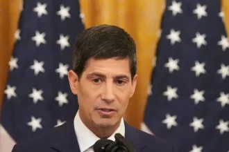 Fed znovu sprísňuje menovú politiku prvý raz od roku 2023
