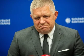 Fico naznačil budúcoročný deficit aj rozhodnutia o dani a pomoci