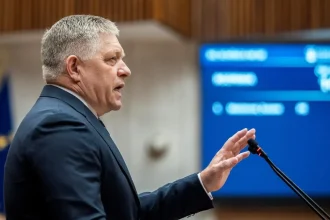 Fico odkazuje Dankovi s Tarabom: stiahnem to a pripúšťa voľby v januári