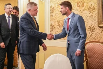 Fico už živí strach z vojny. Opozícia potrebuje kľúčovú tému. Do volieb zostáva rok
