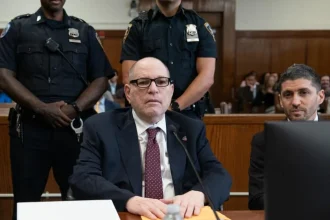 Harveyho Weinsteina poslali do väzenia na 15 rokov