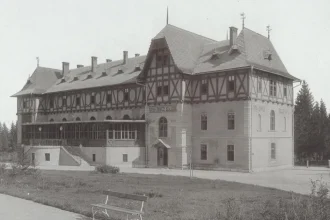 Hotel Lomnica je opäť luxusným, no majiteľovi sa to nevypláca
