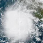 Hurikán Polo v Atlantickom oceáne znovu nabral na sile