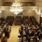 Inflácia postupom času spôsobuje eróziu hodnoty peňazí