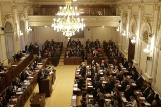 Inflácia postupom času spôsobuje eróziu hodnoty peňazí