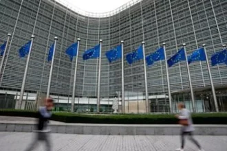 Kyjev zasiahol dronový útok na čerpaciu stanicu