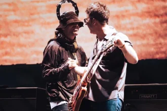 Liam a Noel po 15 rokoch nepriateľstva spolu. Film o Oasis mapuje návrat