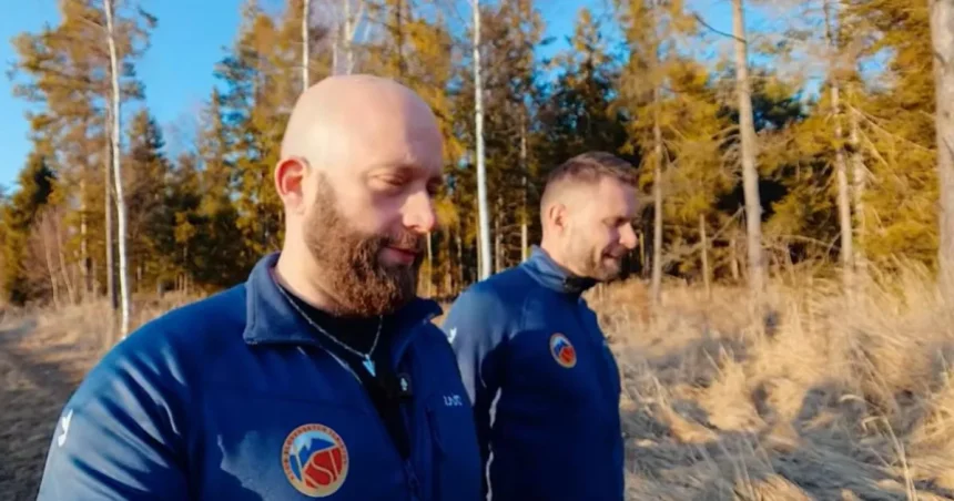 Maily nabádajúce a odchod so Švecom na obed. Čo sa dialo na valnom zhromaždení turistov