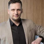 Matky zarábajú po návrate do práce menej