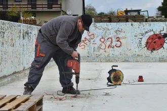 Miera nezamestnanosti sa stále drží tesne