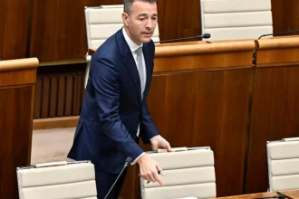 Minister Drucker predstavil svoj plán poslancom