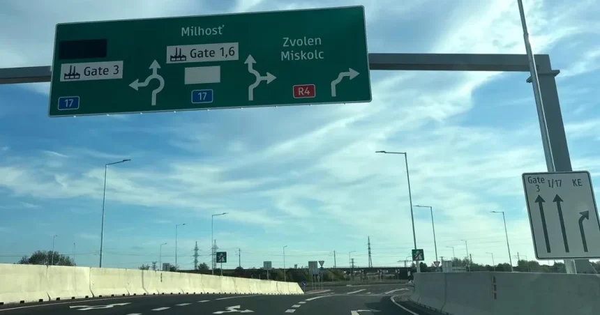 Na novom turbokruháči vodiči hľadajú Košice, na tabuli nie sú, idú cez Zvolen a Miskolc