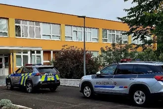 Na prešovskú základnú školu prišlo oznámenie o bombe, žiakov aj zamestnancov evakuovali