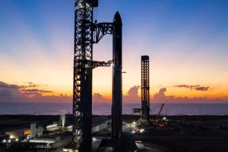 Najväčšia raketa sveta je pripravená na štart