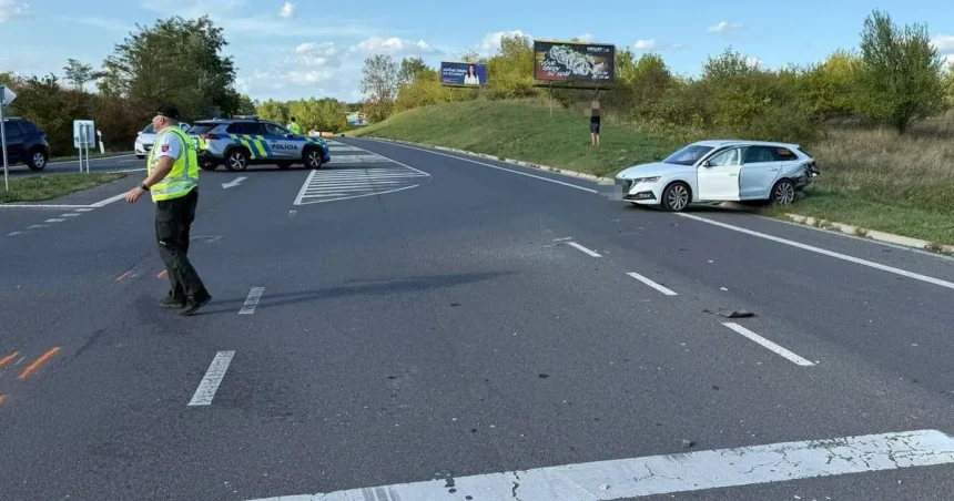 Nehoda motorky s autom skomplikovala dopravu pri Záhorskej Bystrici