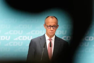 Nemecký politik Merz čelí tlaku, no podľa všetkého musí zostať vo svojej funkcii