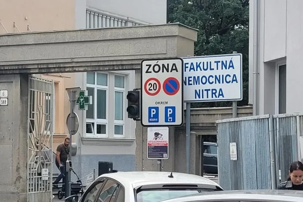 Nemocnica vo sviatočnom režime, autobusy ako v pracovný deň. Župa uzavrela dohodu