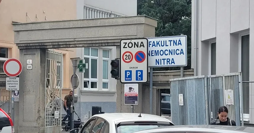 Nemocnica vo sviatočnom režime, autobusy ako v pracovný deň. Župa uzavrela dohodu