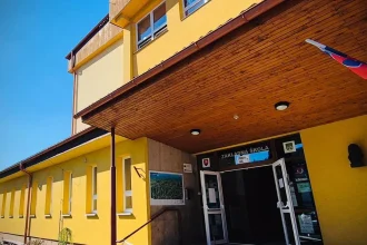Odvážny čin riaditeľky v Staškove: S útočníkom zostala sama za zatvorenými dverami