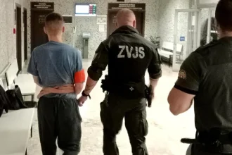 Opitý a zdrogovaný synovec napadol strýka nožom, mal výraz vraha