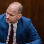 Opozícia ostro kritizuje opakované presúvanie