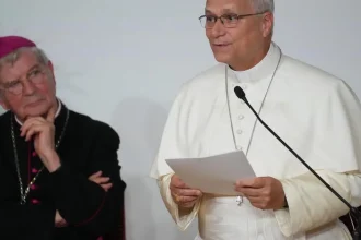 Pápež František slúžil omšu pred desaťtisícami veriacich v Paríži