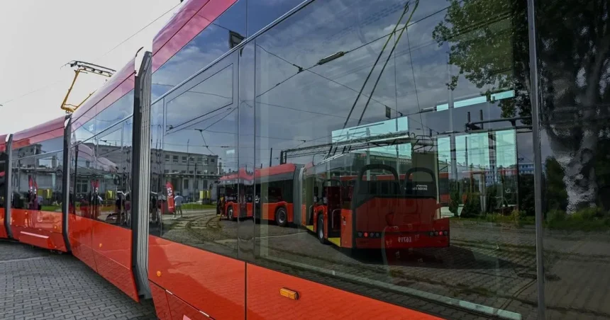Polícia na Slovensku vyšetruje poškodenie električky