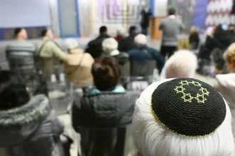 Poľský europoslanec Braun prišiel o trestnú imunitu pre popieranie holokaustu