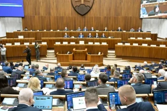 Poslanci ukončili svoje rokovanie rozsiahlou diskusiou