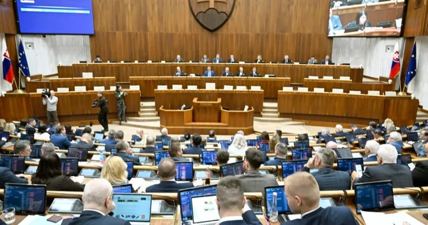 Poslanci ukončili svoje rokovanie rozsiahlou diskusiou