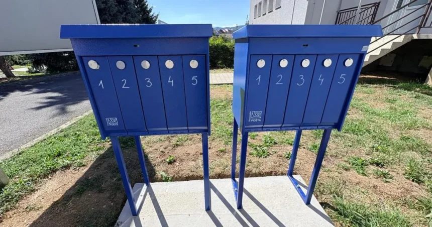 Poštárka sa mýli, rovnako ako aj mnohí ľudia naokolo.