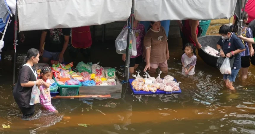 Povodne v thajskom Bangkoku si doposiaľ vyžiadali mnoho obetí