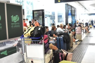 Pre sopečný popol z Etny zastavili lety na letisku v sicílskom meste Catania