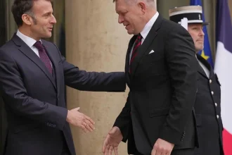 Prečo sa Paríž pridal k Slovensku pri blokovaní sankcií? Dôvodom väznení Francúzi