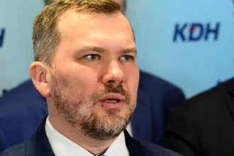 Premiér svojimi vyhláseniami o článku 5 NATO oslabuje dôveryhodnosť Slovenska