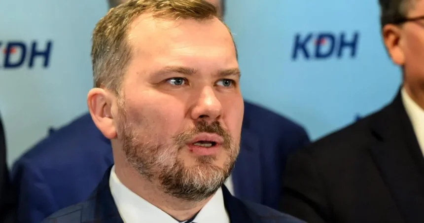 Premiér svojimi vyhláseniami o článku 5 NATO oslabuje dôveryhodnosť Slovenska