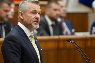Prezident akosi pozabudol, že niekdajším predsedom Hlasu bol on sám