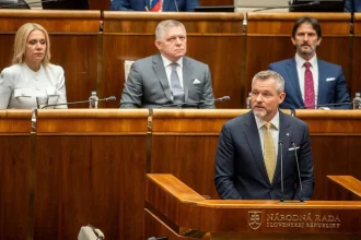 Prezident Pellegrini v parlamente ostro kritizoval opozíciu, koalícia mu tlieskala trikrát